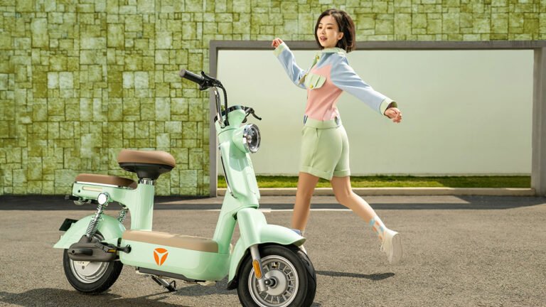 Xe đạp điện yadea i8 xanh